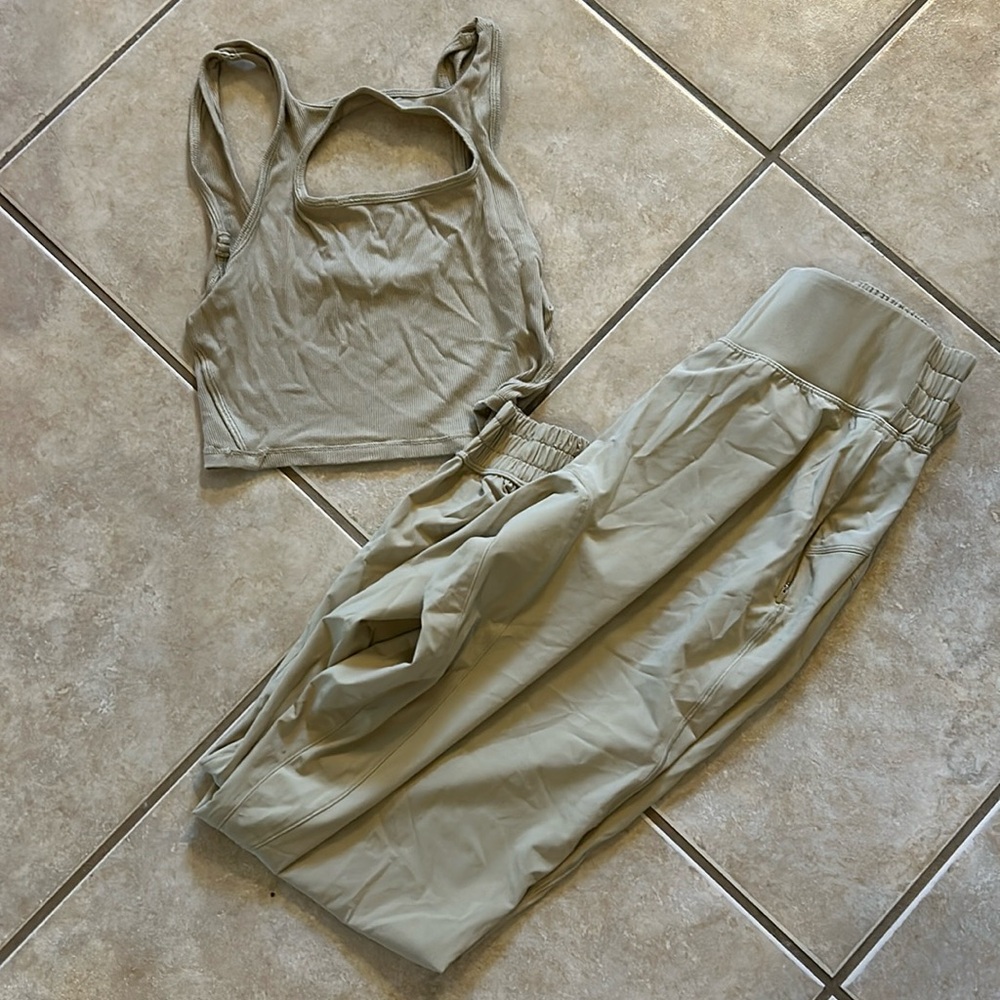 Lululemon joggers set
